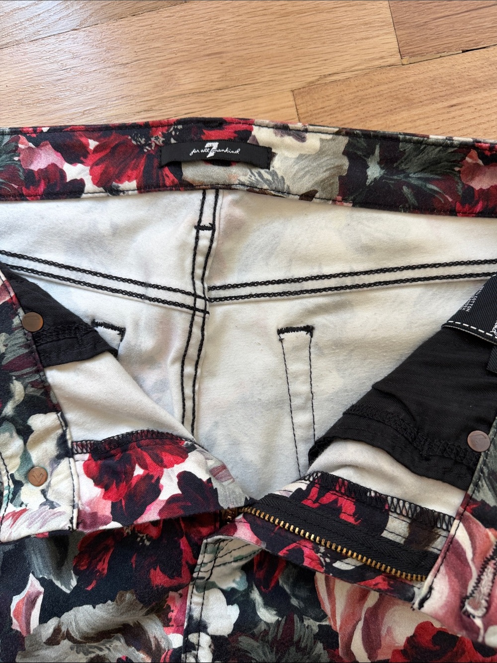 7 For All Mankind Floral Leggings - Red, Black & White - Picture 2 of 4